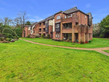 Raylands Mead, Gerrards Cross, Buckinghamshire,SL9 - Photo 3