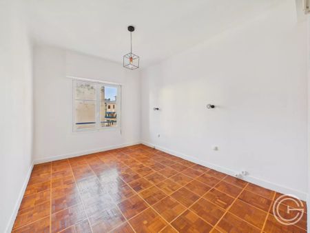 Location Appartement 2 pièces 46m² NICE 06000 - Photo 4