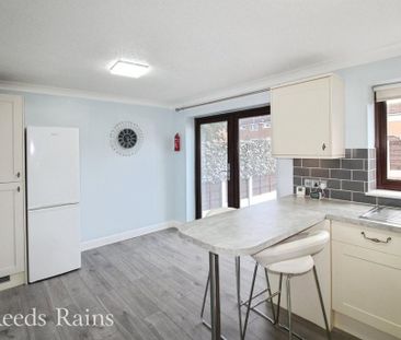 3 bedroom end of terrace house to rent - Photo 1