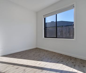 Stunning Family Home! - Photo 6