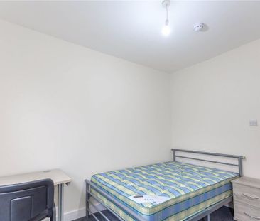 6 bedroom end of terrace house to rent - Photo 5