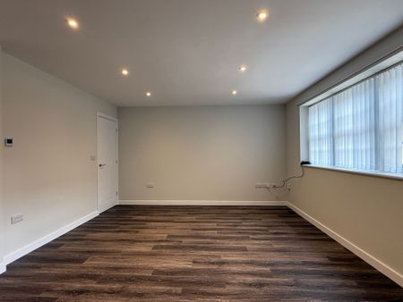 The Crescent , Taunton - Photo 5