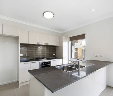 Spacious, Light-Filled Modern Home - Photo 3