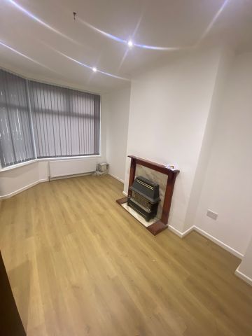 Room in a Shared House, Banff Road, M14 - Photo 3