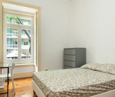 Room in a shared 11-bedroom apartment for rent in Lisbon, no restrictions - Photo 5