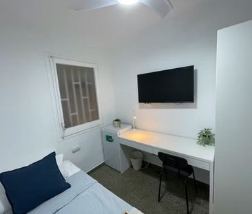 Rambla de Badal, Barcelona, Catalonia 08014 - Photo 2