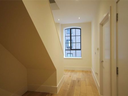 An impressive two bedroom duplex apartment - Photo 4