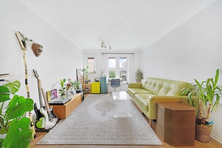 Beautiful one bedroom flat on the second floor in a purpose-built block in Hackney Wick. - Photo 4