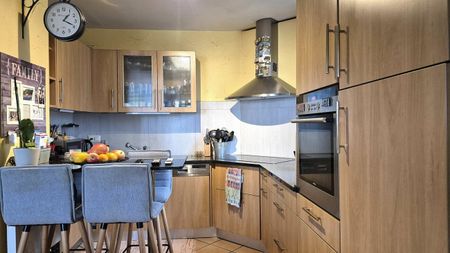 Splendid 6-room apartment with parking space and various outbuildings - Photo 3