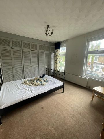 Room in a Shared House, Monega Road, E12 - Photo 5