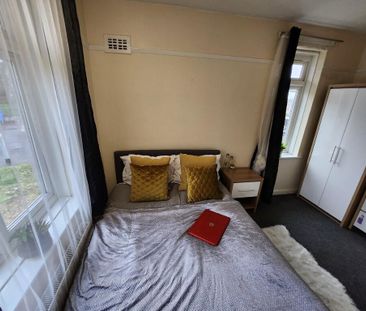 1 bedroom in a house share to rent - Photo 4