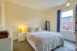 2 BEDROOM House - Mid Terrace - Photo 2