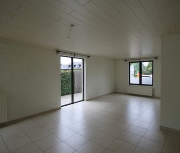 Recente halfopen bebouwing met ruime tuin, terras en garage - Photo 6