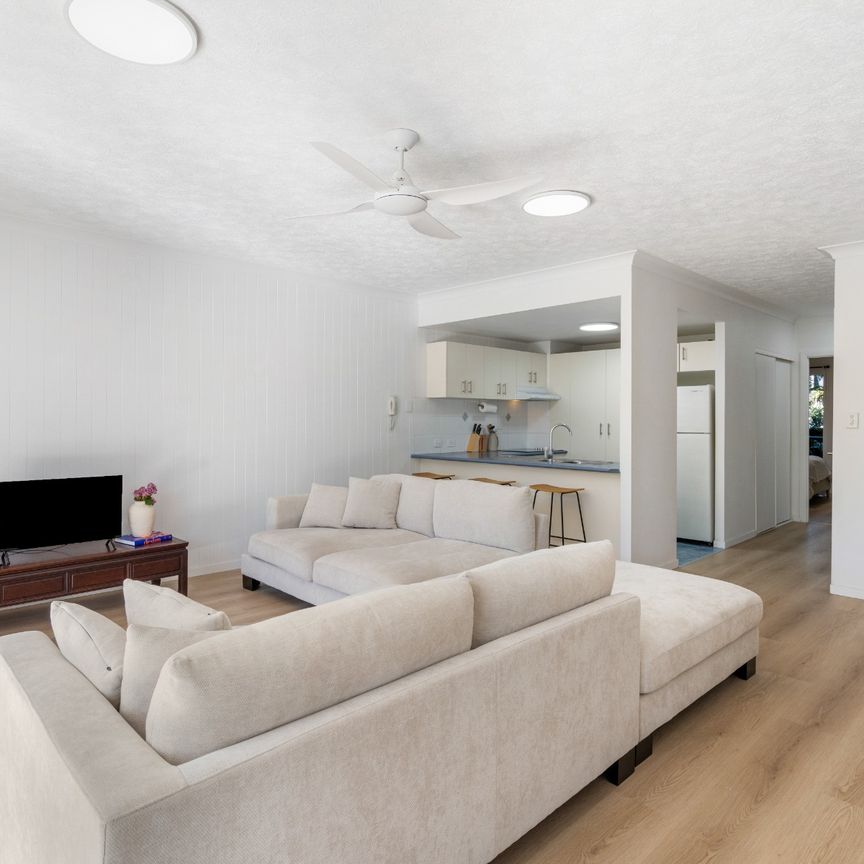 Light, Breezy & Beautiful – Chevron Island Living - Photo 1