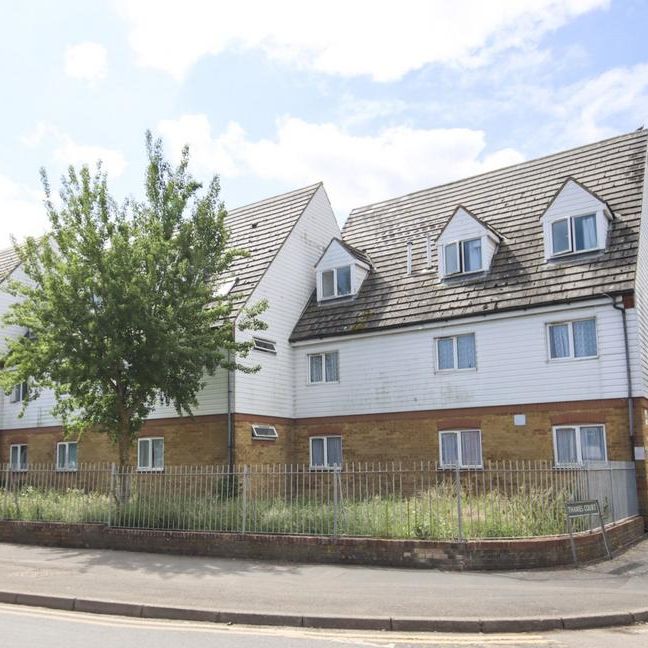 3 bedroom flat to rent - Photo 1