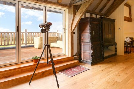 Beautifully converted Oast House near to the village of Brenchley - Photo 3