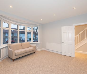 3 Bed Semi-Detached House, Colin Crescent, NW9 - Photo 3