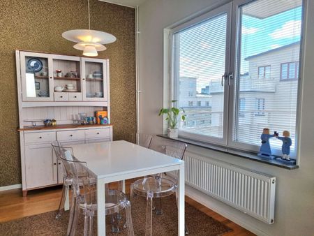 An apartment in frösunda on the 6th floor with high ceilings. - Photo 3