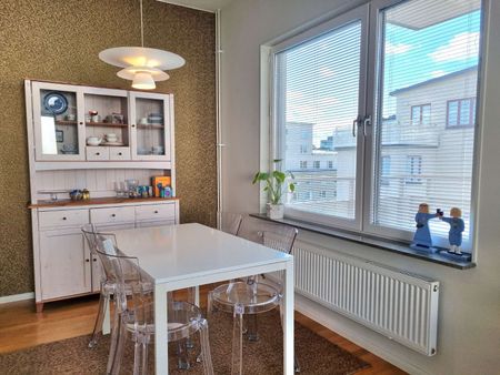 An apartment in frösunda on the 6th floor with high ceilings. - Photo 5