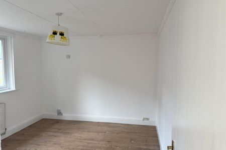 2 bedroom detached bungalow to rent - Photo 2