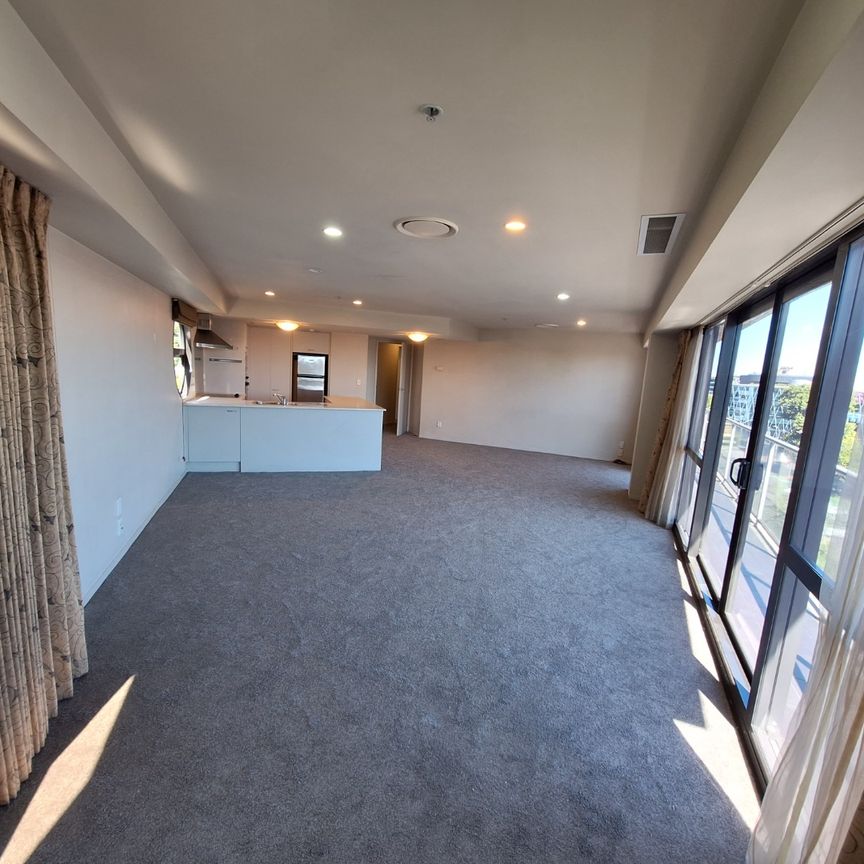 3 x Double Bedroom Apartment With A Carpark - Photo 1