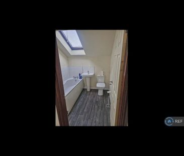 3 bedroom flat to rent - Photo 6