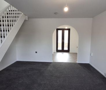 2 bedroom semi-detached house to rent - Photo 3