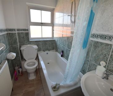 2 bedroom house - semi-detached to rent - Photo 4