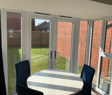 4 bedroom semi-detached house to rent - Photo 3