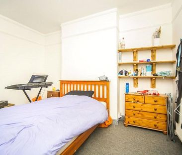 6 bedroom semi-detached house to rent - Photo 6
