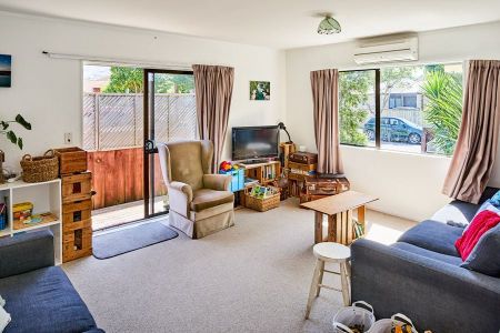 Charming 3BR Home in Taita, Hutt Valley - Photo 2