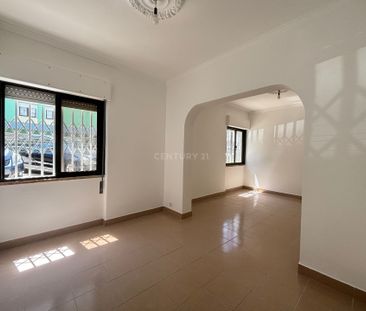 Apartamento T2 Remodelado a 400 Metros da CP do Cacem - Photo 1