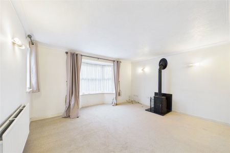 4 bedroom House in Hitherhooks Hill, Bracknell - Photo 2