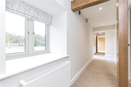 **Village location close to Oxford**Electricity included in rent** Stylish 3 bedroom/2 bathroom barn conversion finished to a high specification in desirable Wytham Village. - Photo 4