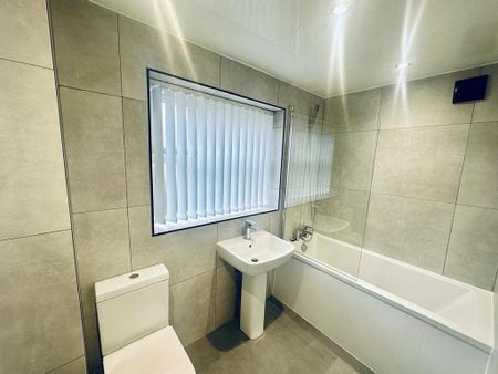 4 bedroom flat to rent - Photo 3