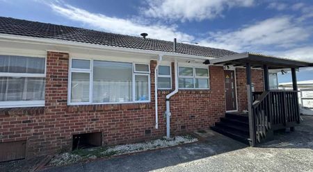 Renovated Large Brick 3brm Duplex House - Photo 4