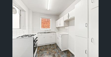 Light-Filled 1 Bedroom Apartment in Prime Armadale Location - Photo 5