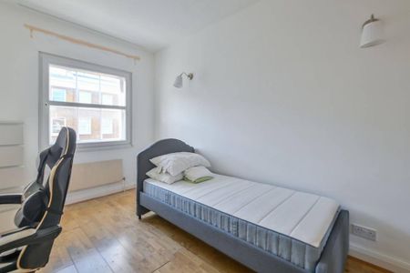 3 bedroom flat to rent - Photo 3