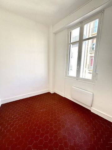 Appartement 3 pièces 51m2 MARSEILLE 4EME 890 euros - Photo 3