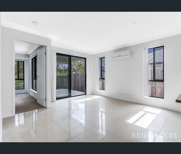 Modern low maintenance home in Perfect Location - Photo 2