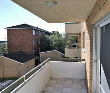 Sunny 2 bed Beachside Apartment - Photo 2