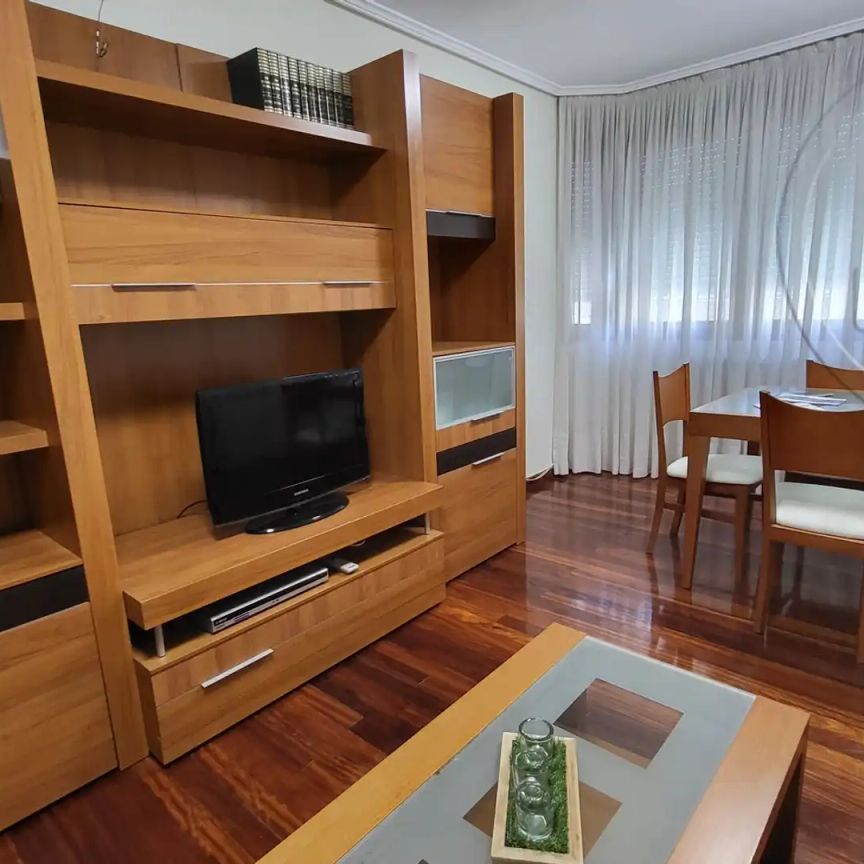 Piso de alquiler en Travesía Valderrama, Cuatro Caminos - Foto 1