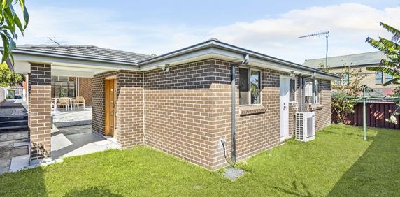 IMMACULATE TWO BEDROOM Granny Flat Close to All Amenities! - Photo 2