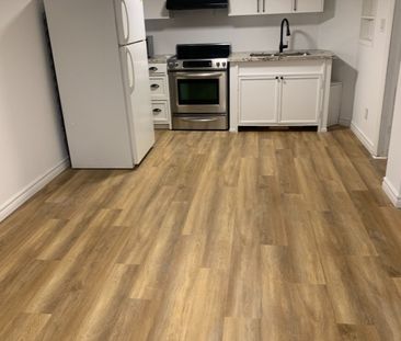 For Lease - 324 Lawrence Avenue, Toronto, Ontario - Photo 5