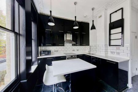 Cromwell Road, Teddington, TW11 - Photo 2