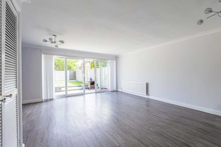 3 bed Terraced for rent - Photo 4