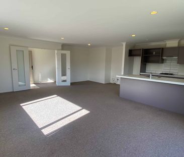 3 Bedrooms Stokes Valley - Photo 4