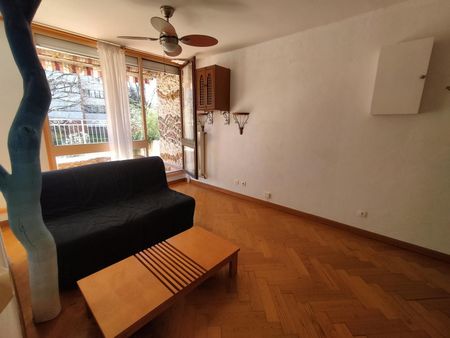 T1 AVEC TERRASSE ET PARKING COLLECTIF - VILLEURBANNE ... - Photo 5