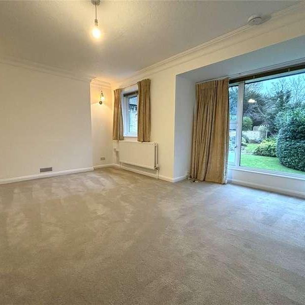 Belvedere Close, Esher, Surrey, KT10 - Photo 1