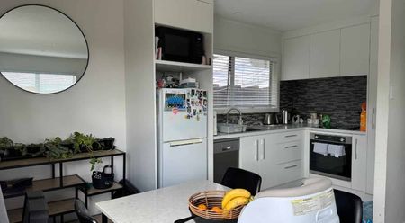 2 Bedroom home in Glen Eden - Photo 2